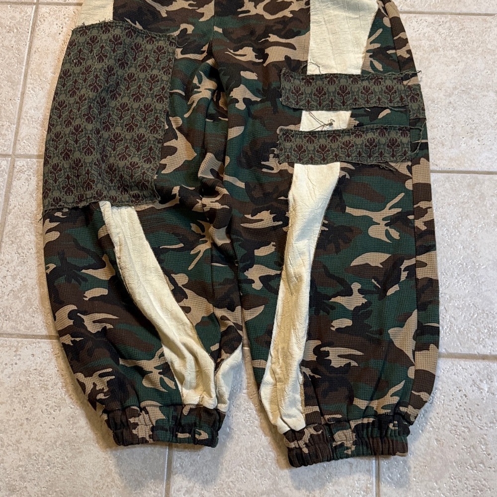 POL Camouflage Patchwork Pants Size Small - Picture 6 of 9